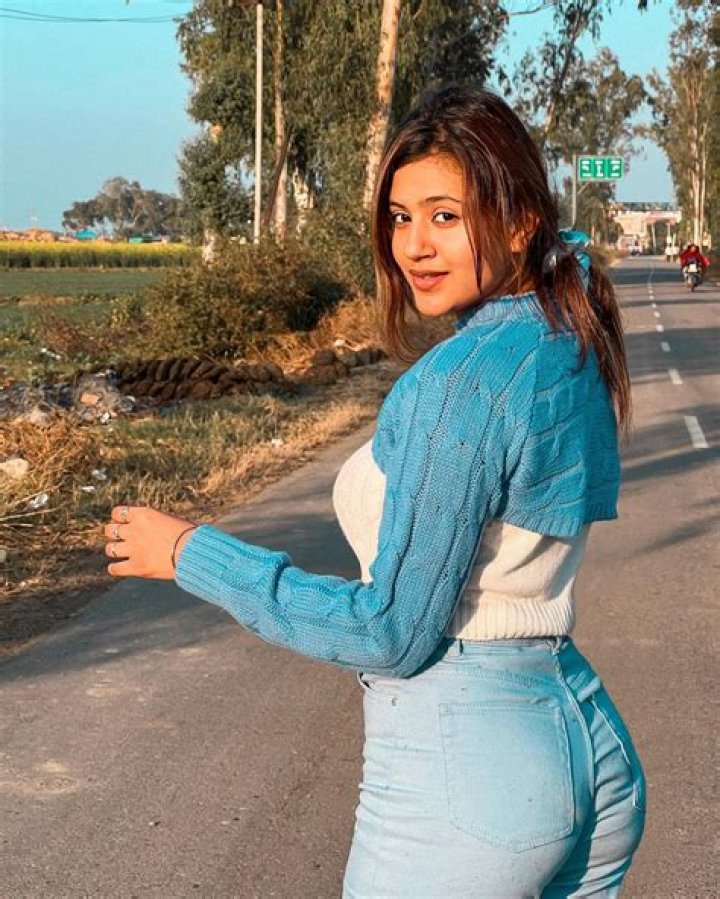 Anjali Arora Dance Video 'New MMS kab aa raha hai' Anjali Arora's latest dance video goes