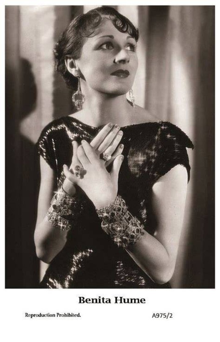 Benita Hume pictured as Victoria Hall for the CBS show "The Halls of Ivy" on October 1, 1954 in Los Angeles, California. | Photo: Getty Images