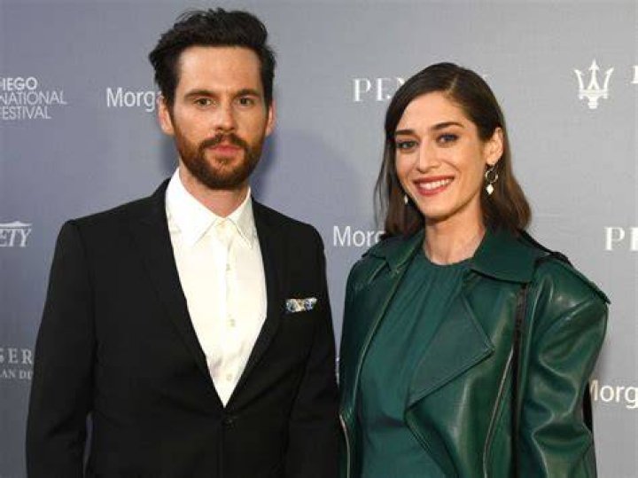 lizzy caplan and husband tom riley 2023